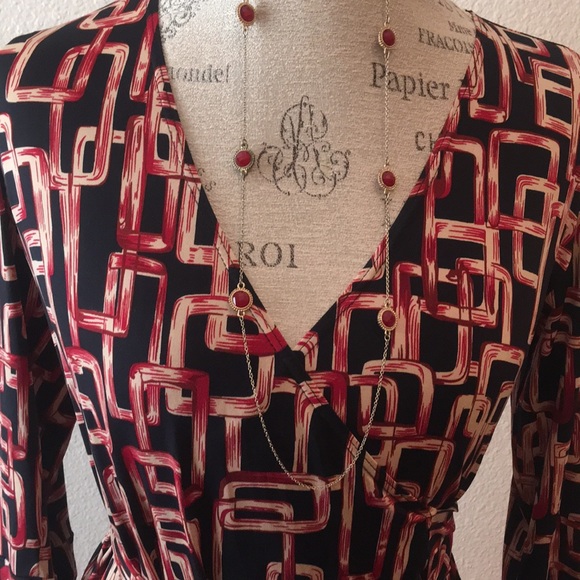 Beautiful wrap dress . Great condition never worn. - Picture 2 of 8